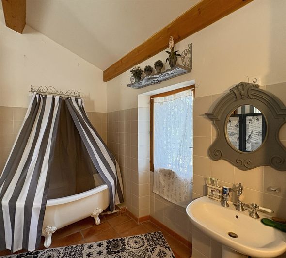 Image No.9-1 Bed House for sale