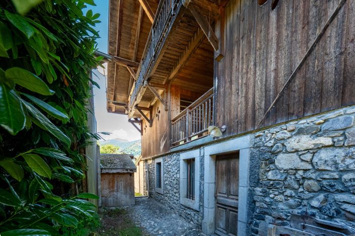 Image No.1-4 Bed House for sale