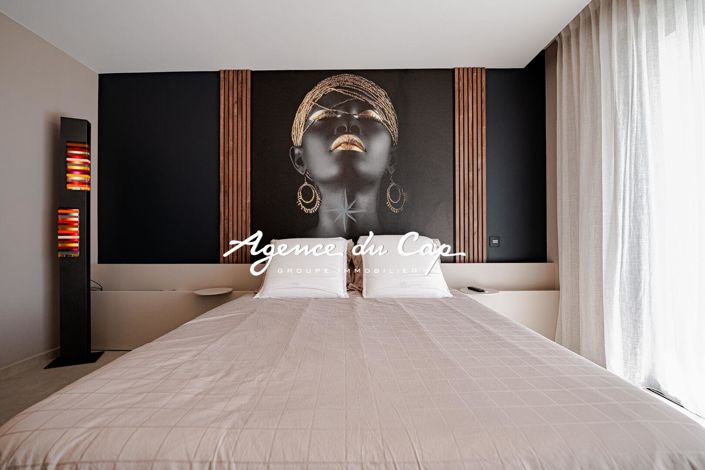 Image No.10-5 Bed Property for sale