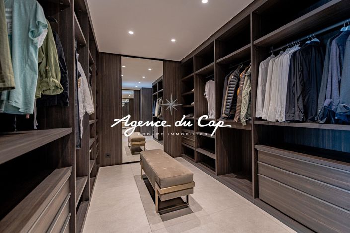 Image No.11-5 Bed Property for sale