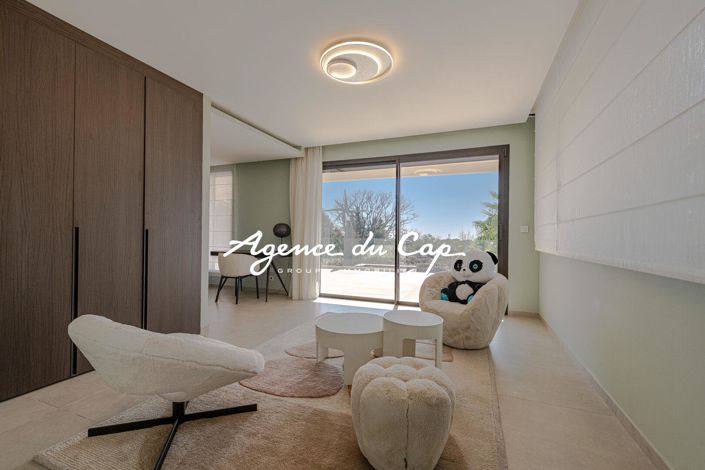 Image No.15-5 Bed Property for sale