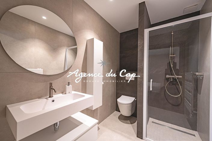 Image No.16-5 Bed Property for sale