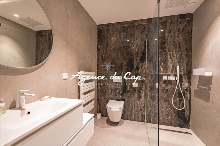 Image No.17-5 Bed Property for sale