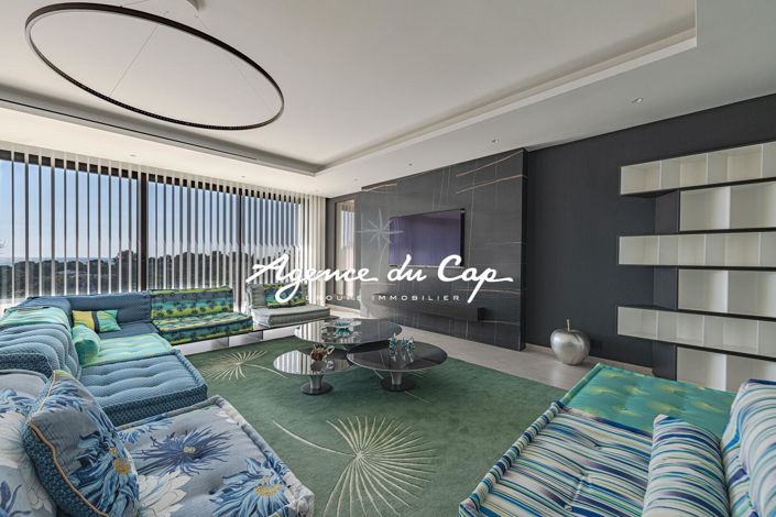 Image No.2-5 Bed Property for sale