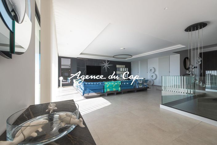 Image No.5-5 Bed Property for sale