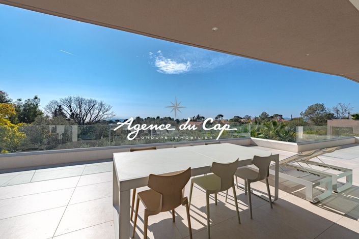 Image No.9-5 Bed Property for sale