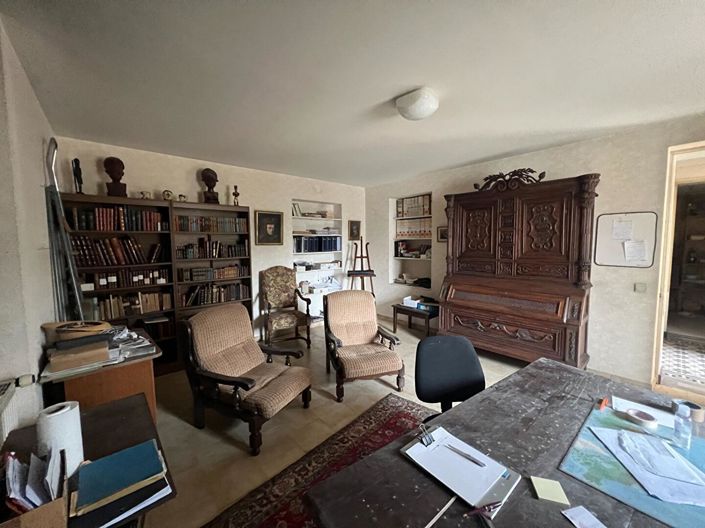 Image No.9-5 Bed House for sale