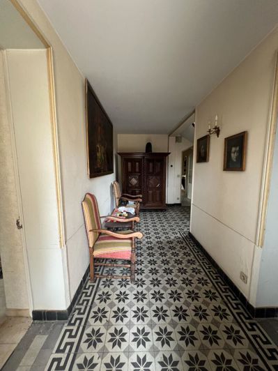 Image No.8-5 Bed House for sale