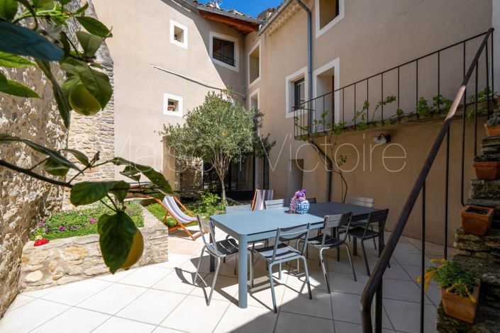 Image No.1-4 Bed House for sale