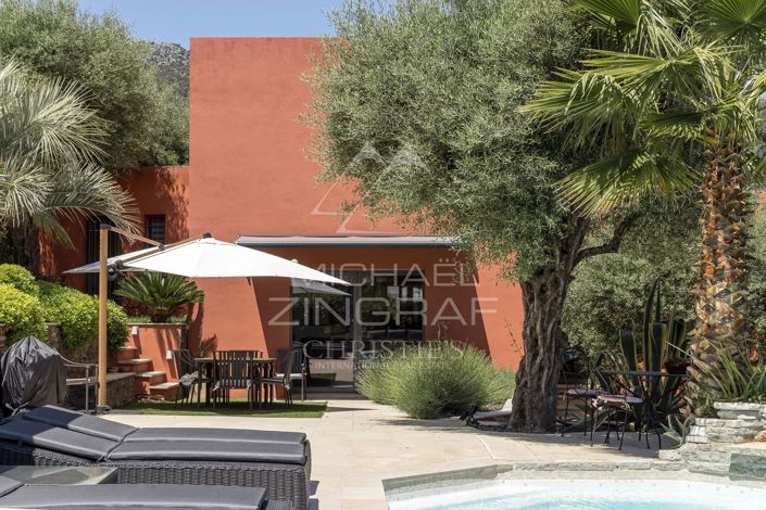Image No.1-5 Bed House for sale