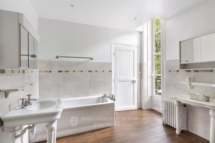 Image No.12-11 Bed House for sale