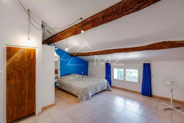 Image No.8-7 Bed House for sale