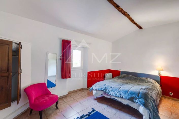 Image No.9-7 Bed House for sale