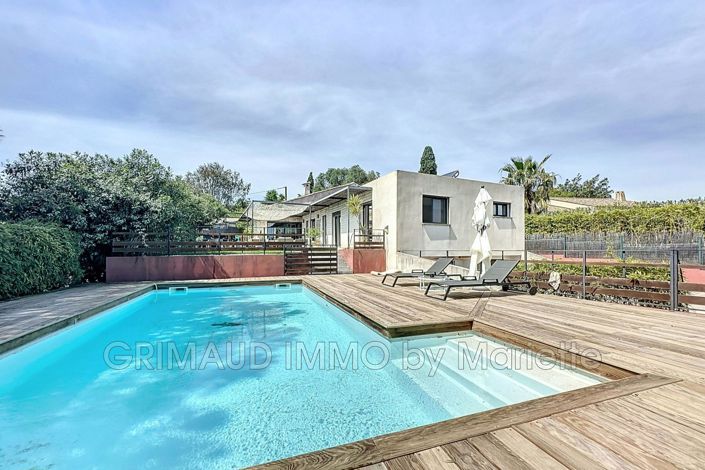 Image No.1-4 Bed House for sale