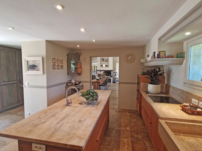 Image No.6-5 Bed House for sale