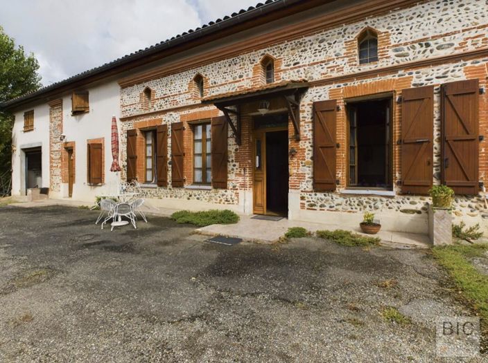Image No.1-5 Bed House for sale