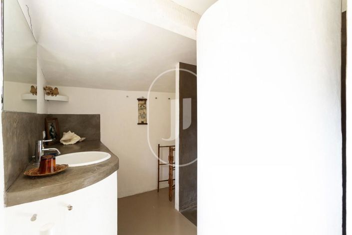 Image No.12-8 Bed House for sale