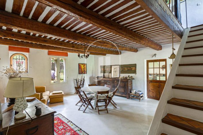 Image No.6-8 Bed House for sale