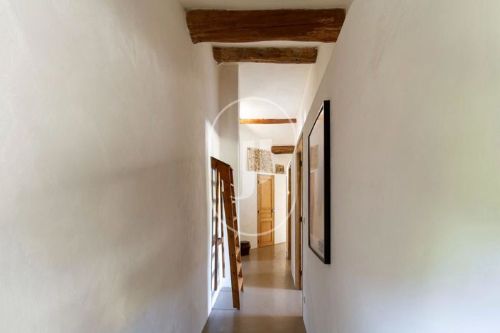 Image No.8-8 Bed House for sale