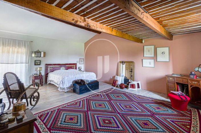 Image No.9-8 Bed House for sale