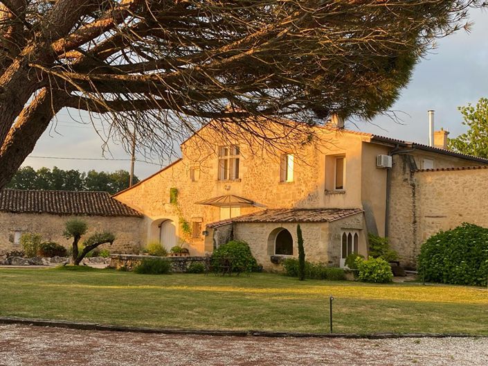 Image No.1-6 Bed House for sale