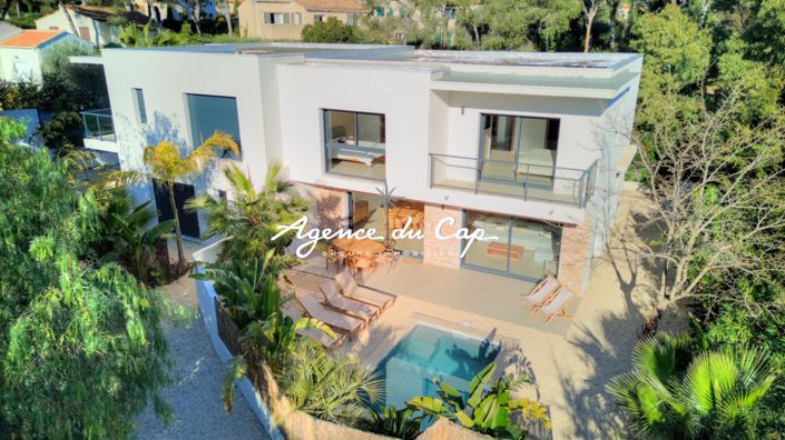 Image No.1-Maison de 6 chambres à vendre à Saint-Raphael