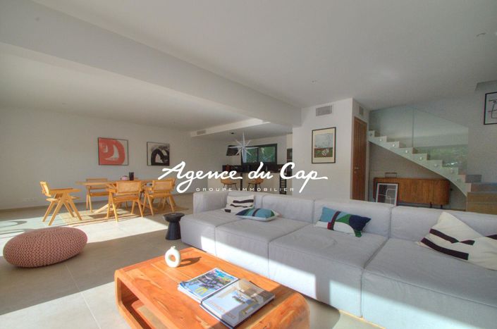 Image No.6-Maison de 6 chambres à vendre à Saint-Raphael