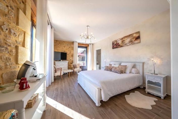Image No.1-9 Bed House for sale
