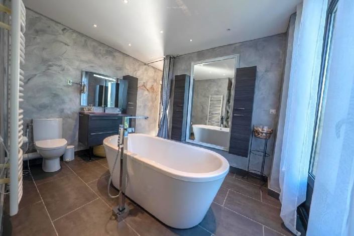 Image No.4-9 Bed House for sale