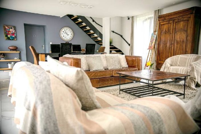 Image No.5-9 Bed House for sale