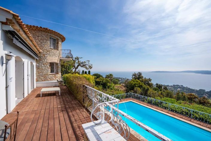 Image No.1-6 Bed House for sale