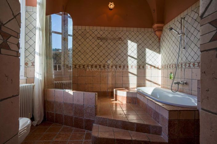 Image No.18-15 Bed House for sale