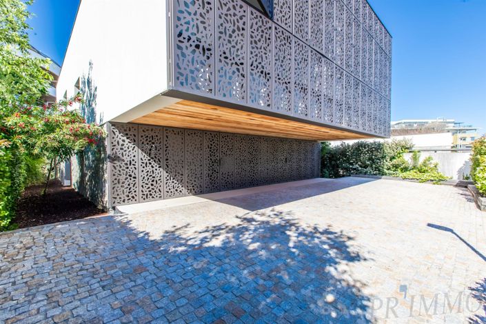 Image No.1-5 Bed House for sale