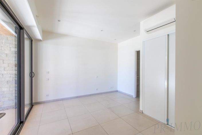 Image No.11-5 Bed House for sale