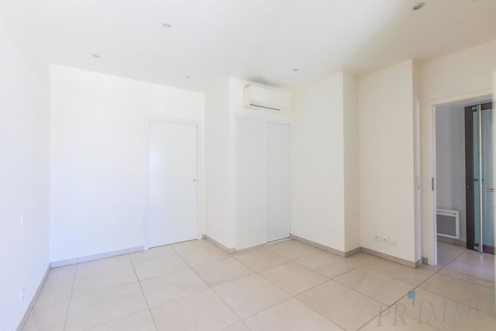 Image No.12-5 Bed House for sale