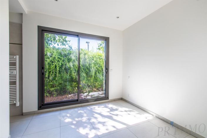 Image No.13-5 Bed House for sale