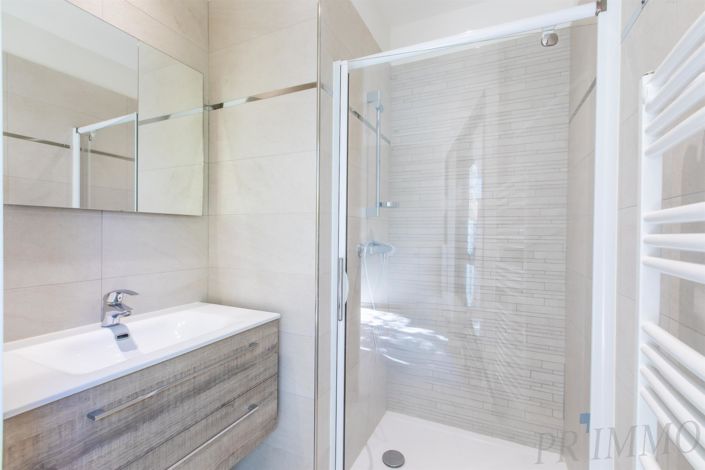 Image No.16-5 Bed House for sale