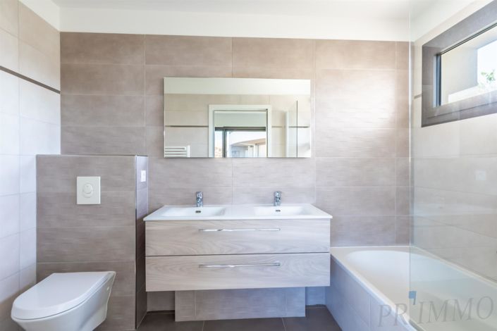 Image No.18-5 Bed House for sale