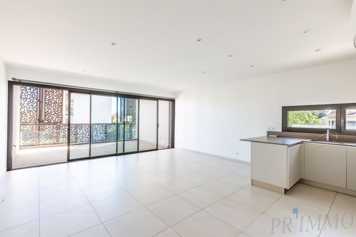 Image No.2-5 Bed House for sale