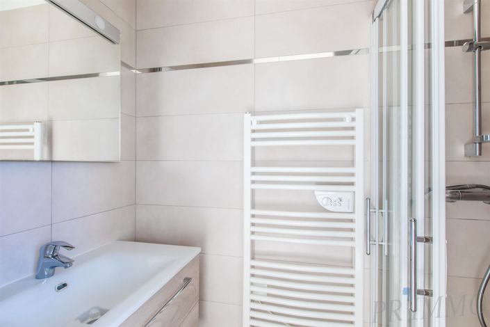 Image No.20-5 Bed House for sale