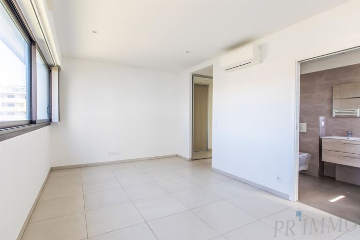 Image No.21-5 Bed House for sale