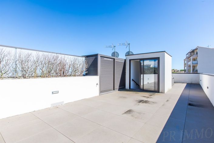 Image No.22-5 Bed House for sale