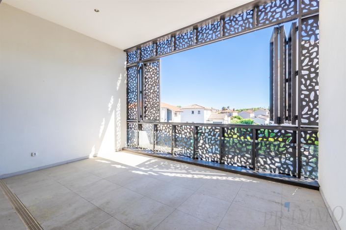 Image No.3-5 Bed House for sale