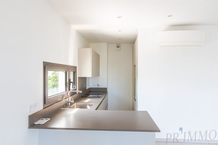 Image No.4-5 Bed House for sale