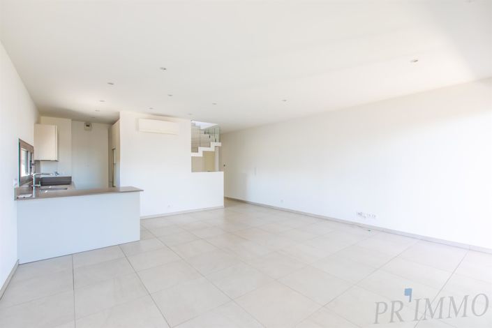 Image No.5-5 Bed House for sale