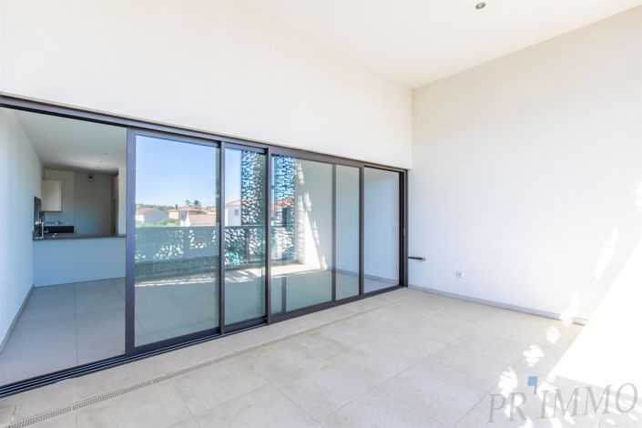 Image No.6-5 Bed House for sale