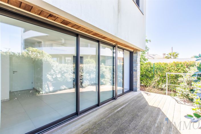 Image No.7-5 Bed House for sale