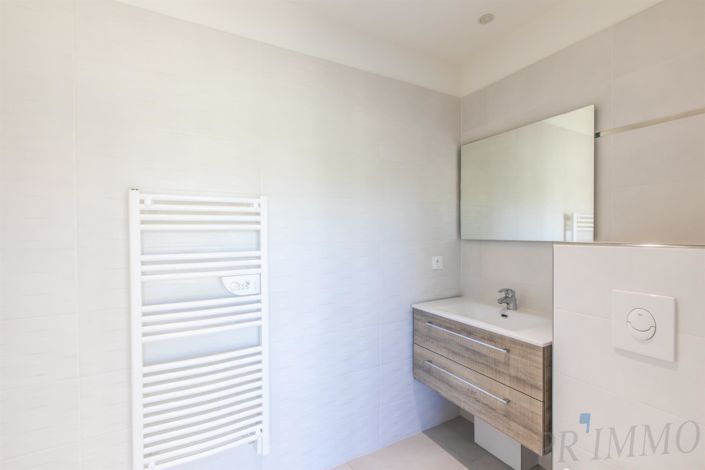 Image No.9-5 Bed House for sale