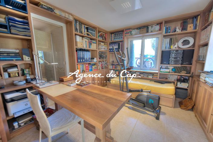 Image No.9-3 Bed House for sale