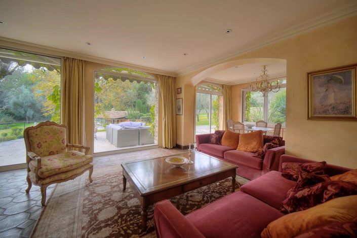 Image No.10-6 Bed House for sale